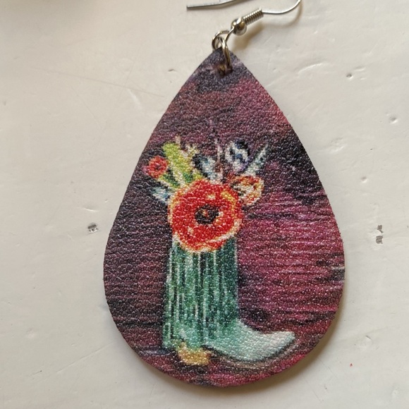 Boho vibes faux leather colorful dangle earrings - Picture 2 of 6